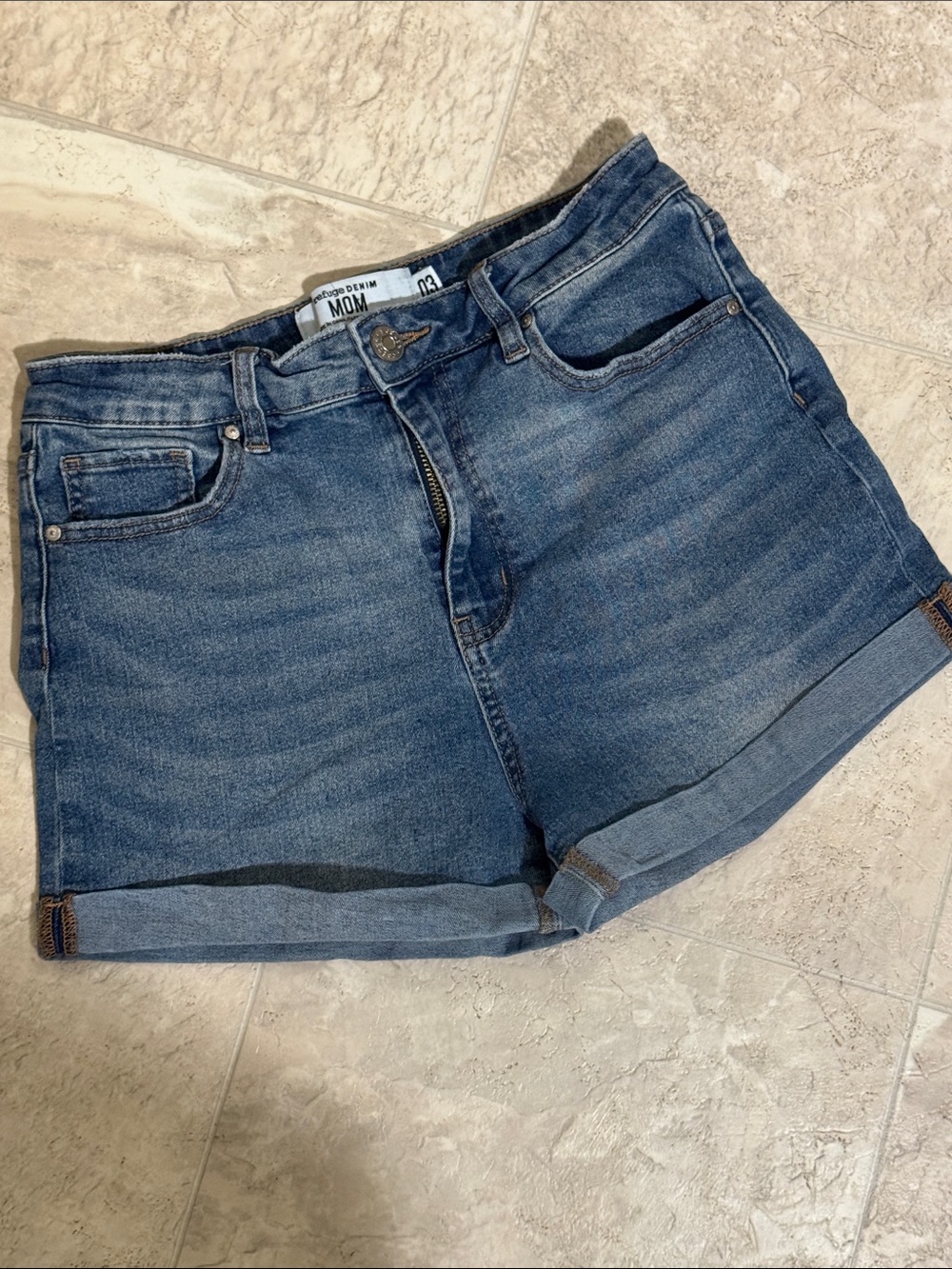 refuge Denim MOM Jean shorts size 03 juniors